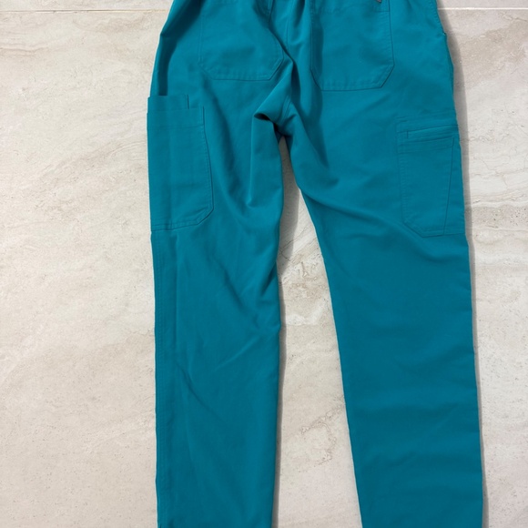 Figs scrubs set - Picture 4 of 5